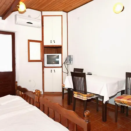 Apartments By The Sea Sucuraj, Hvar - 6732 Apartman Sucuraj